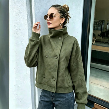 Brigitte | Manteau Court Croisé en Maille Relief Col Montant