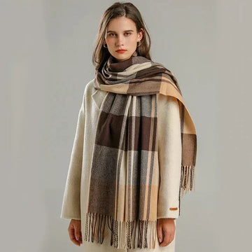 Clara | Écharpe en tartan à franges pour femmes