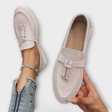 Sandrine | Chic Mocassins en Suédine Femme Pompons Dorés et Couture Plateau