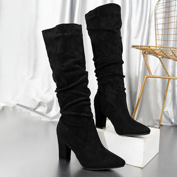 Victoria | Élégantes Bottes Hautes Plissées Femme Suédine à Talon Carré