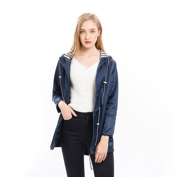 Margaux | Chic Ciré Imperméable Femme à Capuche Doublée Marinière et Cordon de Serrage
